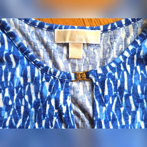Michael Kors Blue Patterned Top With Keyhole Opening. 1 Flaw! - Picture 5 of 5